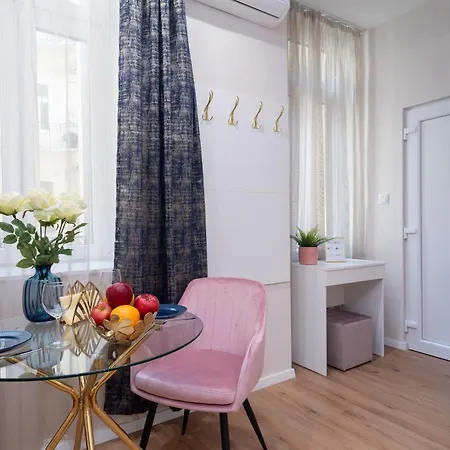 Amethyst - Acacia * Budapest